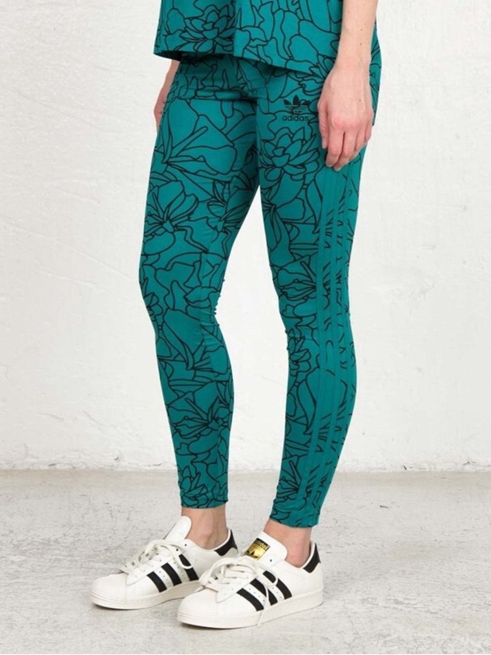 😎 Adidas x Pharrell Williams collab print leggings